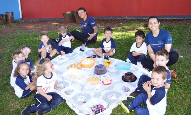 Para encerrar as atividades dos CINCO SENTIDOS, a galerinha do Maternal III A participou de um delicioso piquenique!