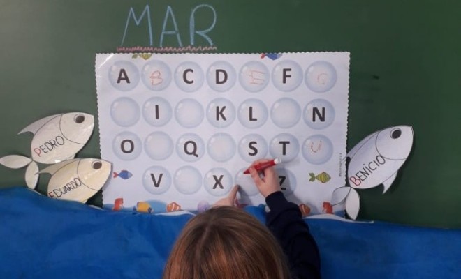 Para finalizar os estudos sobre o ALFABETO, os educandos do Pr II A e B se divertiram brincando de Alfabeto do Fundo do Mar.