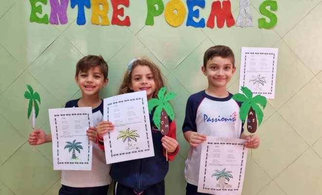 Os educandos do Pr II A e B conheceram o poema  Dvida e se divertiram brincando de descobrir qual letra a formiga deixou no coqueiro.