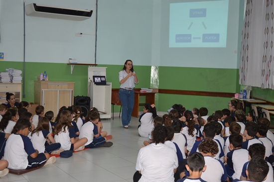 Projeto de Bullying - Palestra com a Psicloga Juliana Maria Colgio Passionista So Jos