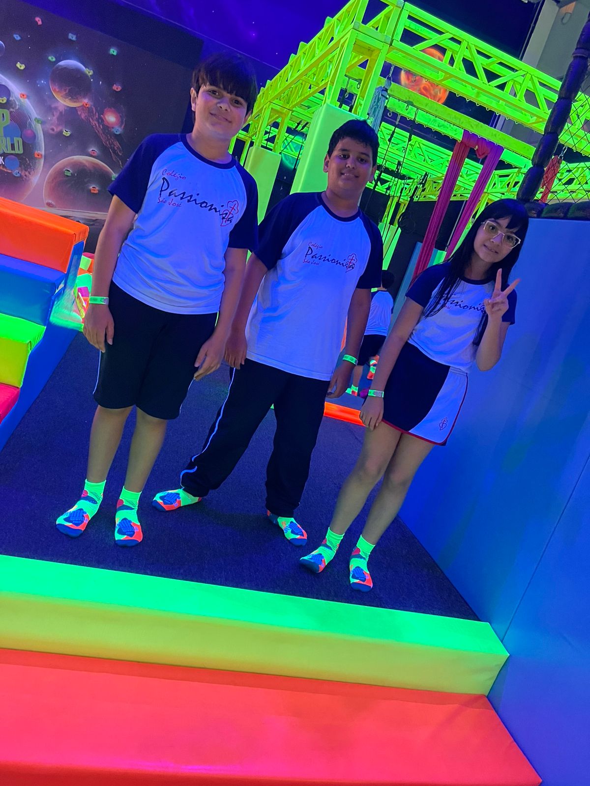 Passeio do 5 ano A e B no Jump Park e McDonald's - Maring.  Colgio Passionista So Jos