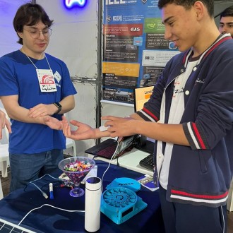 Visita dos educandos da 2 e 3 srie do E.M.  na amostra de profisses da UEM. - Colgio Passionista So Jos