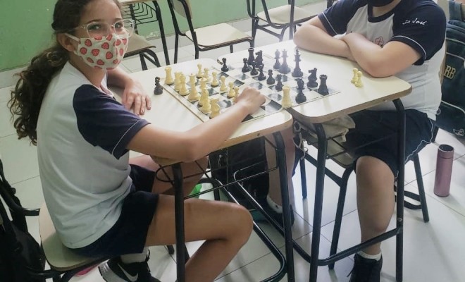 Os educandos do 4 Ano A e B, se divertiram no Campeonato de Xadrez. Foi mais um momento de integrao e aprendizado entre a turma. valeu galerinha!