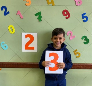 Essa semana os educandos do Pré II B conheceram a família do 20 e brincaram de montagem de números. - Colégio Passionista São José