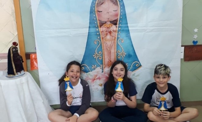 Os educandos do 3 Ano A e B trabalharam sobre Nossa Senhora Aparecida padroeira do Brasil! 