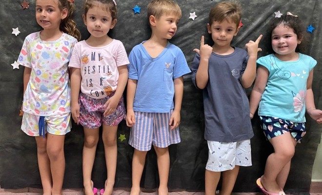 Os educandos do Pr I A e B conheceram o poema ZEBRINHA e vieram de pijama para o Colgio. Eles se divertiram muito!