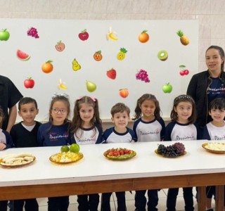 No projeto alimentação saudável os educandos do Pré II A e B realizaram a degustação de frutas! - Colégio Passionista São José