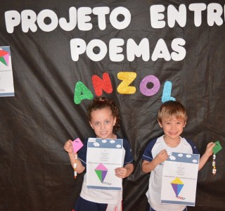 Os educandos do Pr I A e B conheceram o poema ANZOL e se divertiram brincando de mergulhar entre as nuvens.