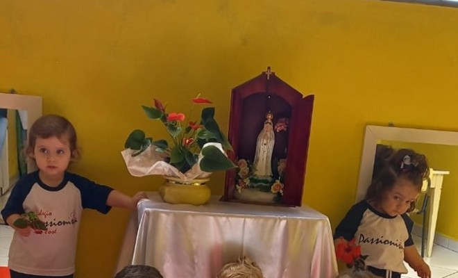 Visita de Maria aos educandos do Maternal I