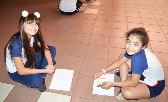 Os educandos do 4 Ano A e B, puderam experimentar o Jogo da Memria, utilizando tiras de papel. Com o objetivo de perceber detalhes e aumentar a capacidade de memorizao. Uma aula de Arte diferente.