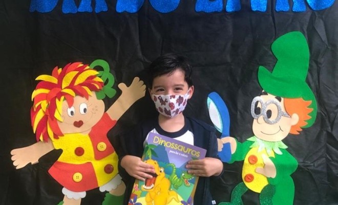 Para comemorar o Dia do Livro Infantil, a turma do Maternal III conheceu alguns personagens mais famosos do Stio do Pica Pau Amarelo e ganhou um lindo livro para colorir!
