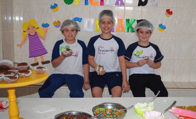 Dando continuidade ao projeto rvore Livros, os educandos do 3 Ano A e B produziram uma Oficina de CupCake, onde cada um confeccionou seu prprio cupcake.