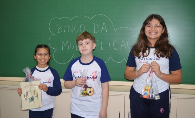 Os educandos do 4 Ano A e B, aprimoraram os conhecimentos de multiplicao atravs da brincadeira do Bingo. Estes foram os vencedores!