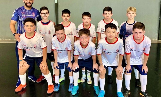 No ltimo sbado nossos atletas das categoria Sub 11 e 13 fizeram a estreia na Liga Araponguense de Futsal, foram duas vitrias e um passo importante para o incio da competio.  Estaremos competindo tambm nas categorias Sub 8 e 10.